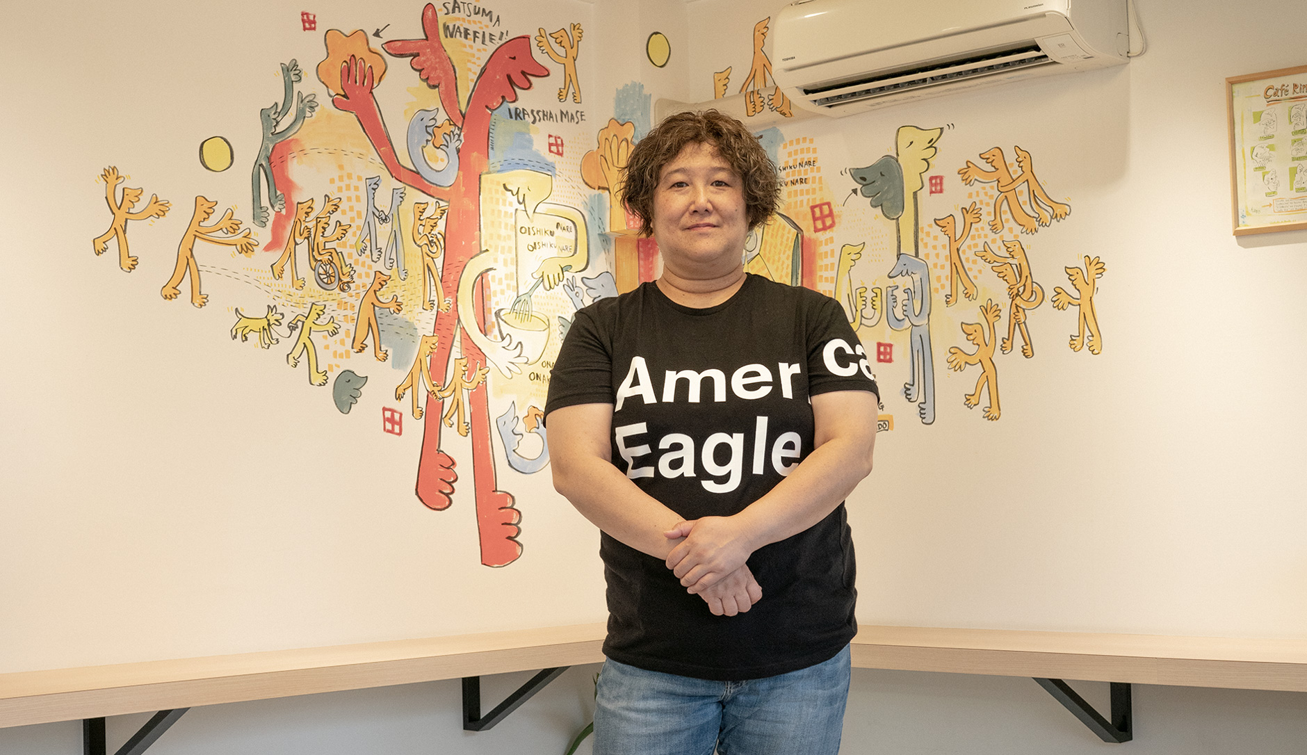 【画像】しせつのなかにたつさわだとしえさん