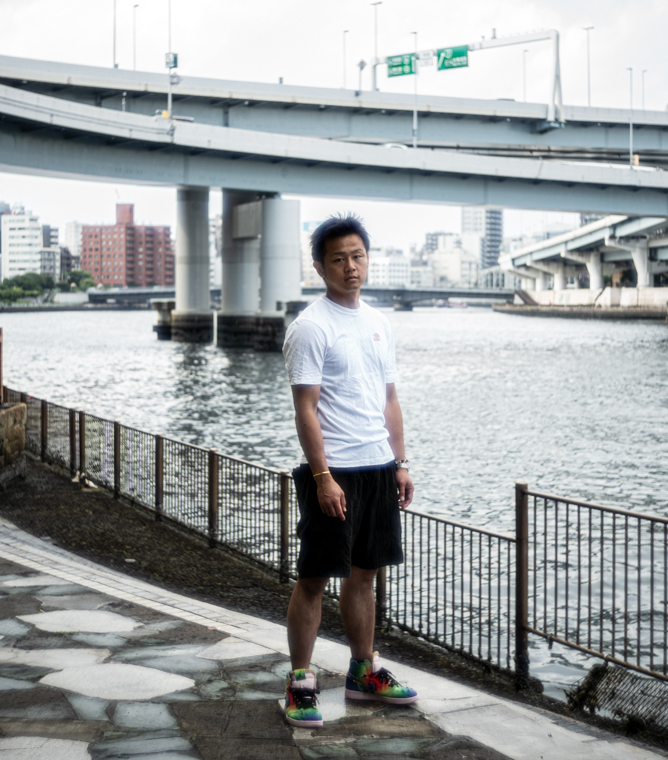 【画像】かわのちかくにたつごうしゅうまさのぶさん