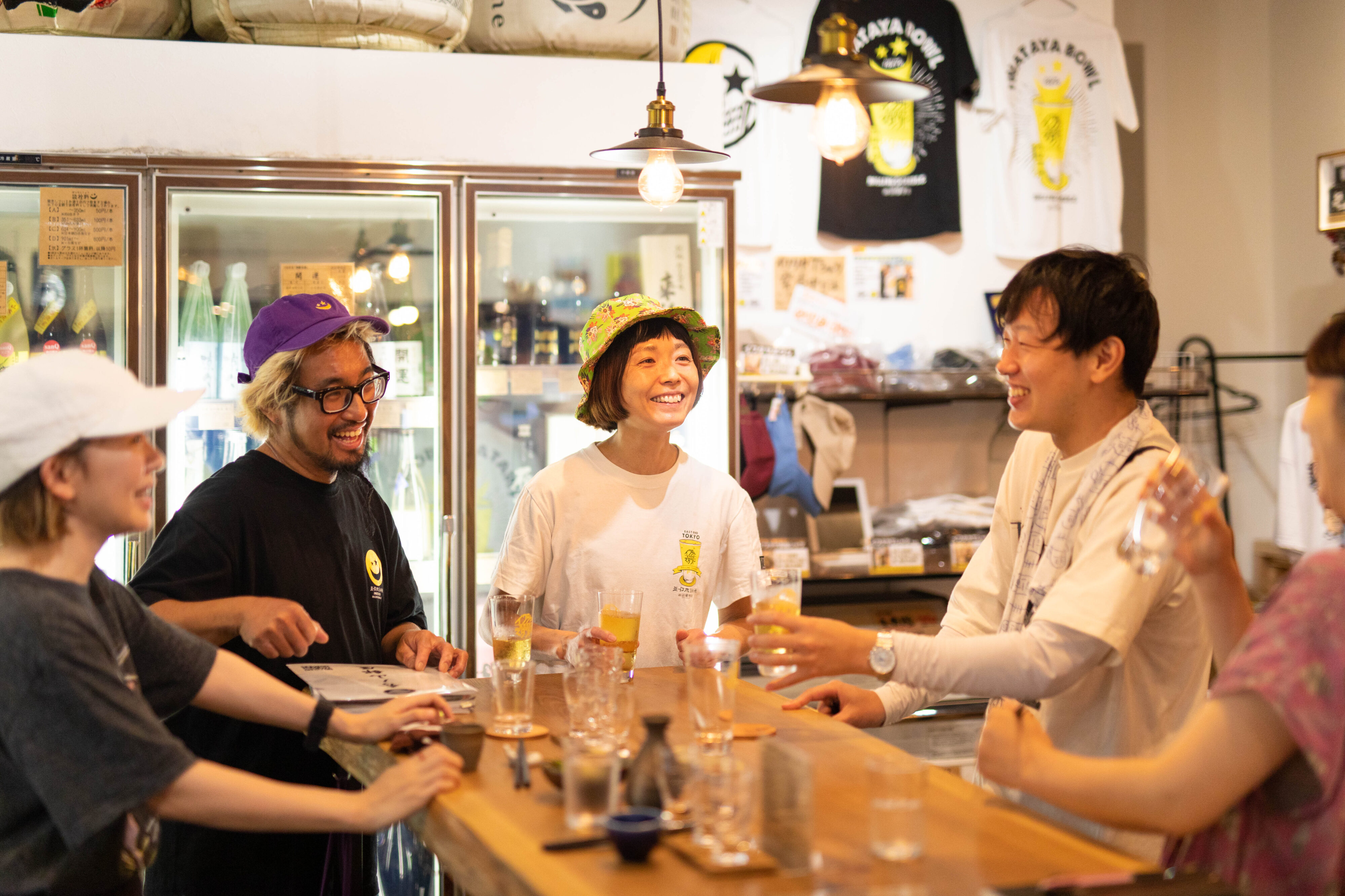 【写真】たのしそうにおしゃべりする面々