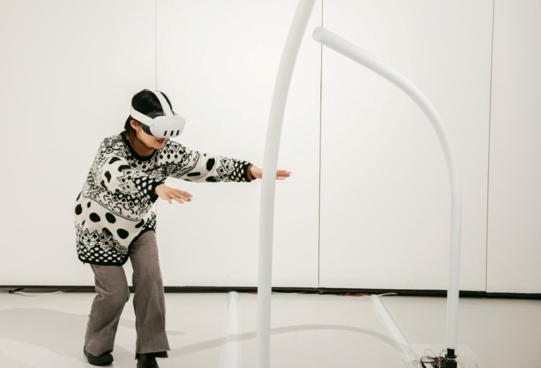 【写真】「MRゴーグルで体験する、表現と日常／非日常」