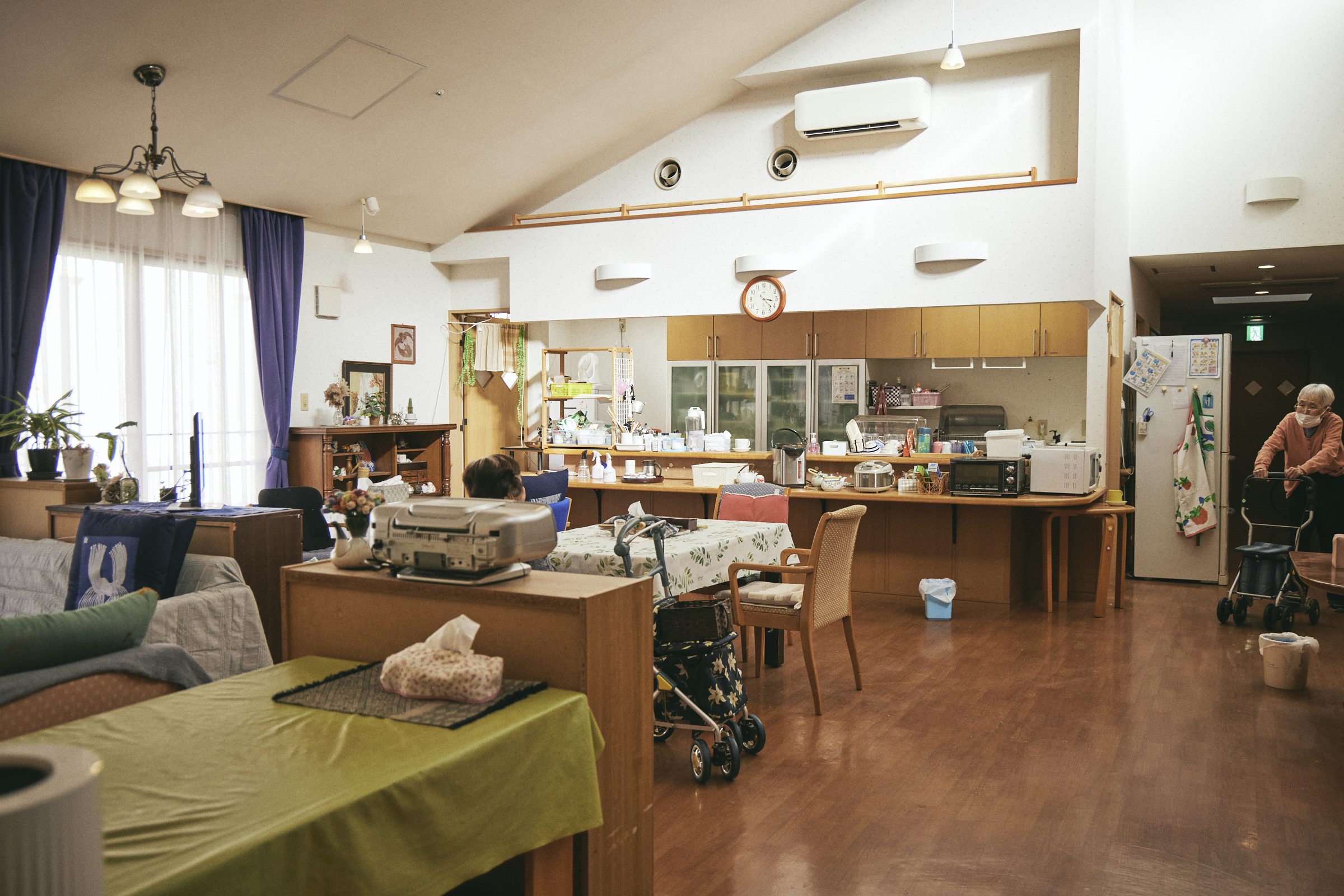 【写真】天井が高いリビング