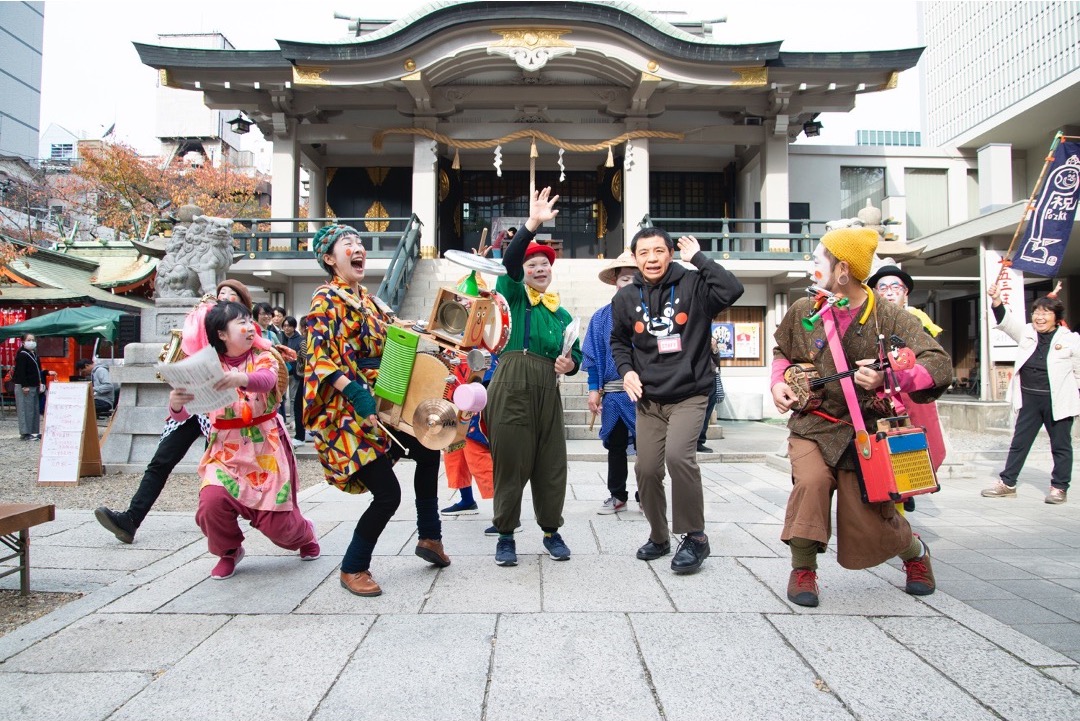 【画像】屋外でのパフォーマンスの様子