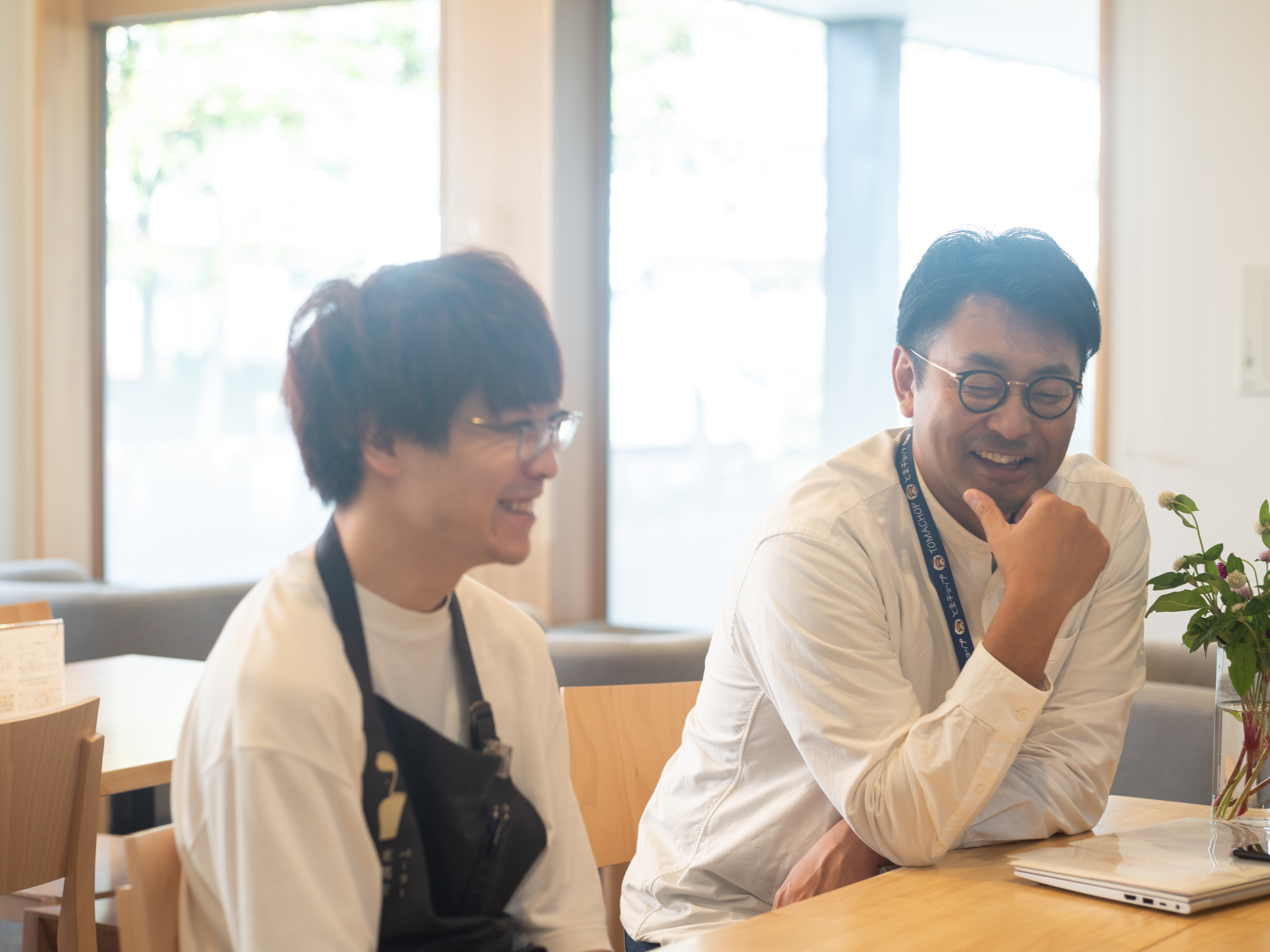 【写真】くどうさんと、いけださんふたりでお喋りしている