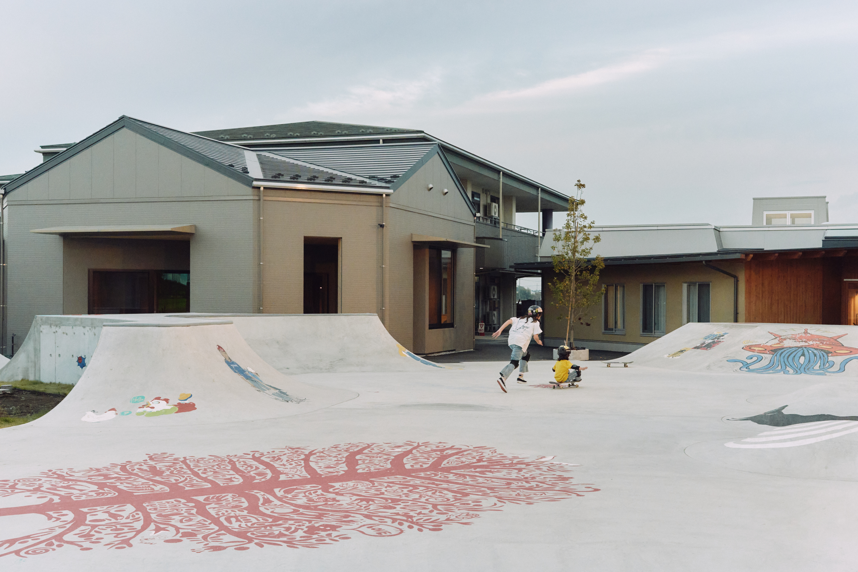 【写真】スケートパークが広がっている