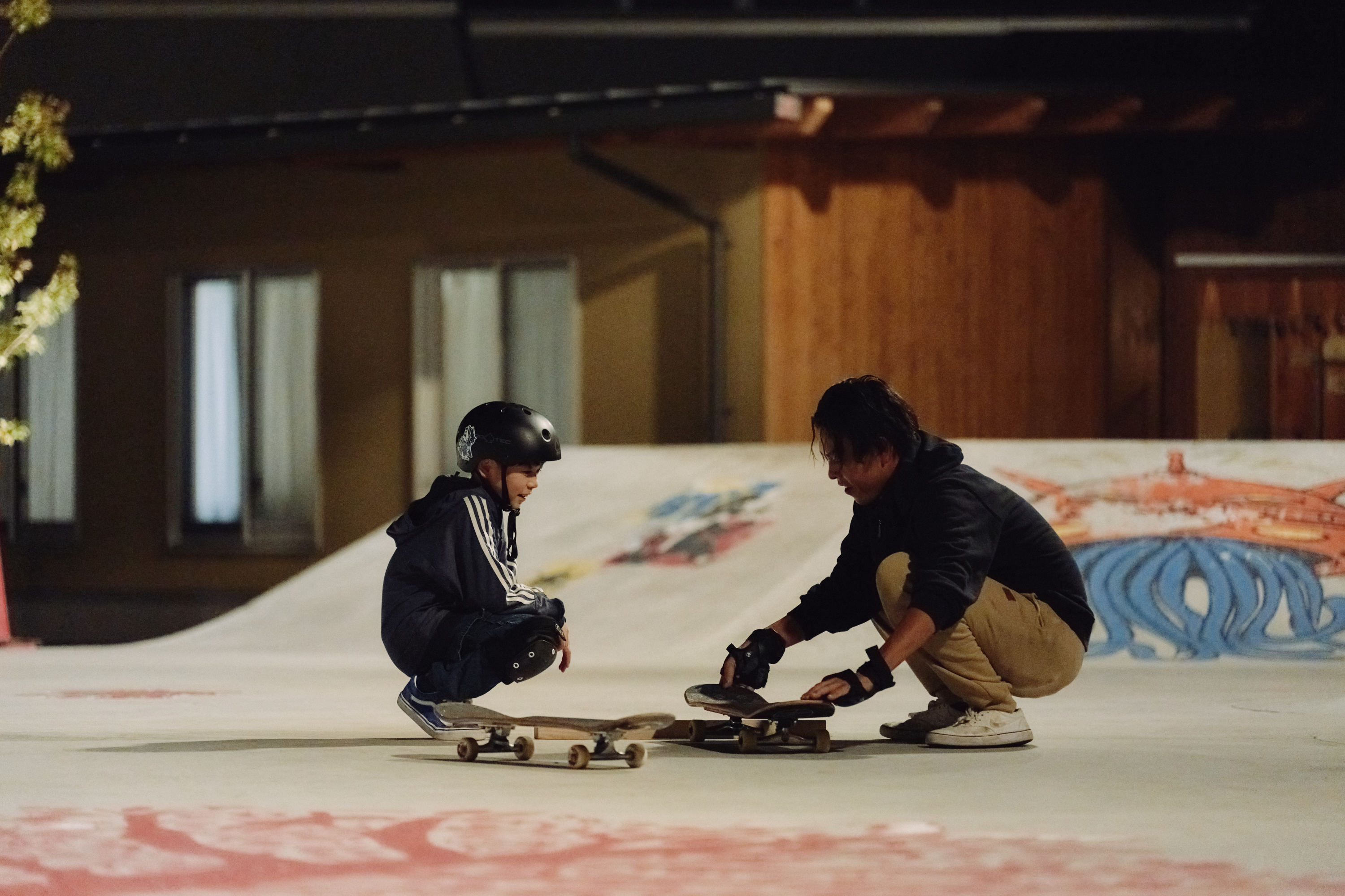 【写真】スケートパークで遊ぶこどもとおとな