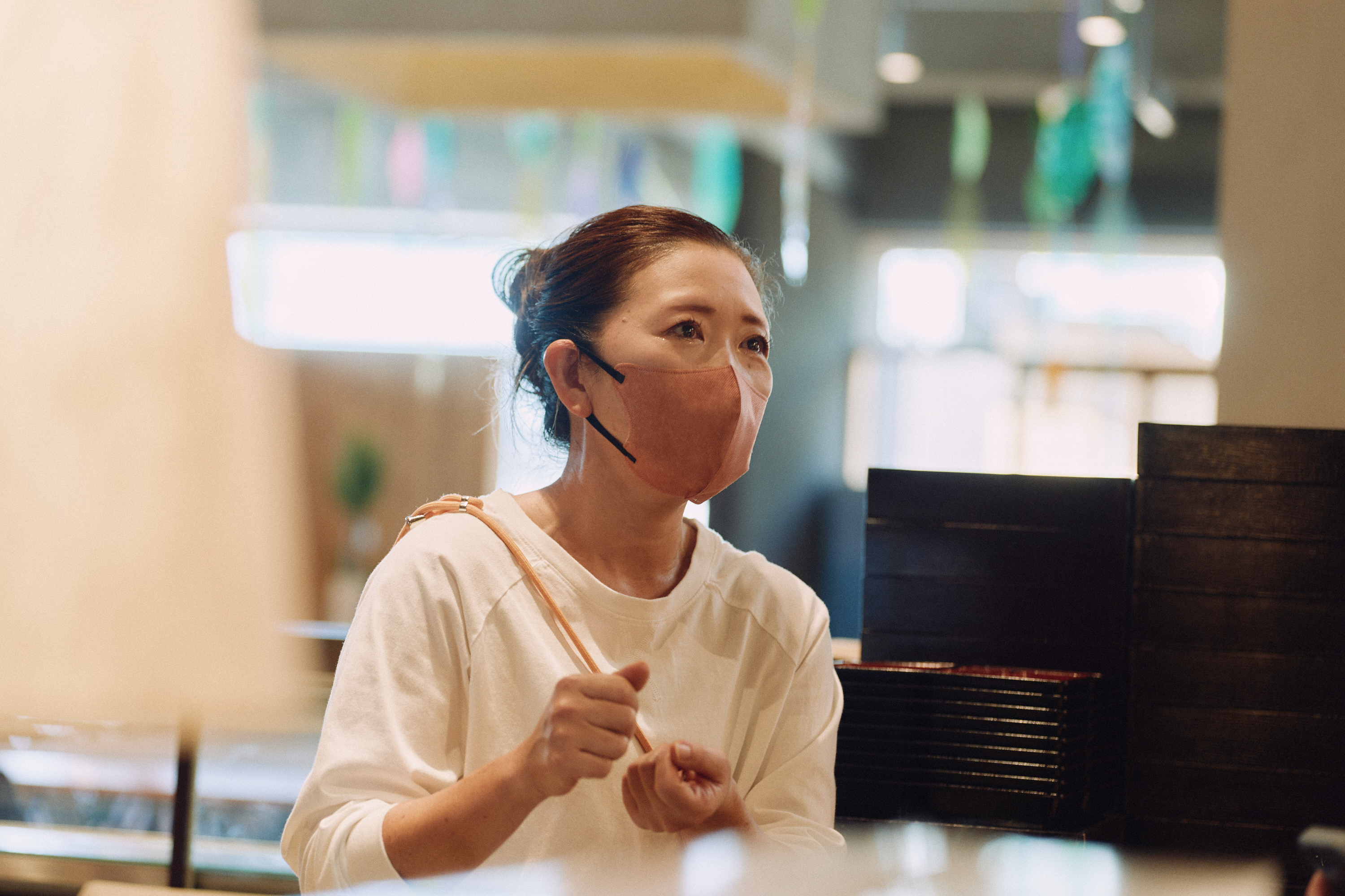 【写真】インタビューに答える水川さん