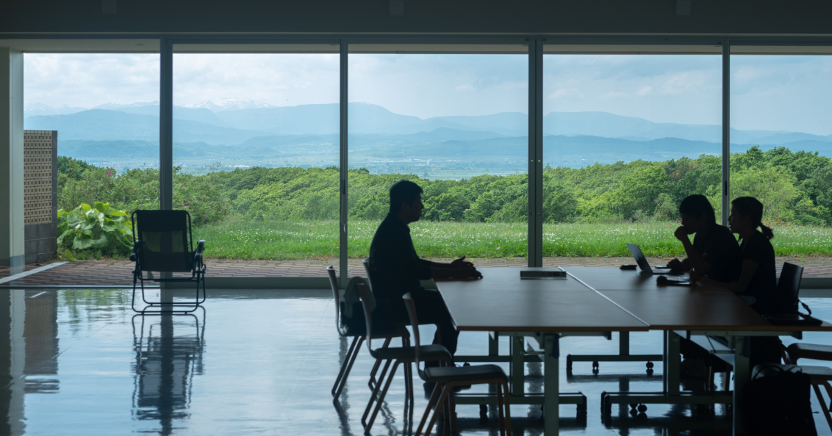 年末年始にゆっくり読みたい、2025年の〈こここ〉おすすめ8選 | こここ