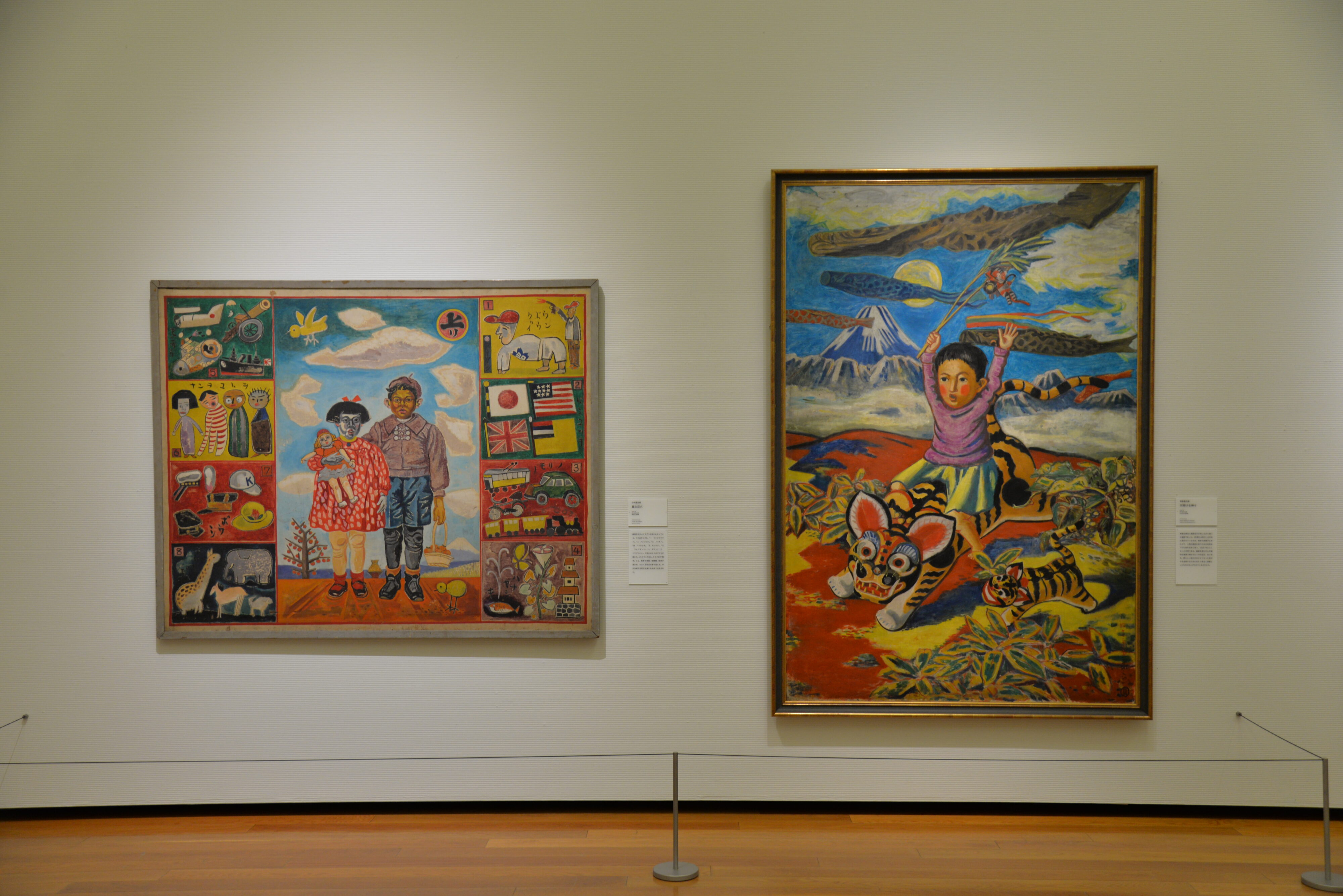 【写真】爽やかな青空とともに描かれた、2つの大きな絵画