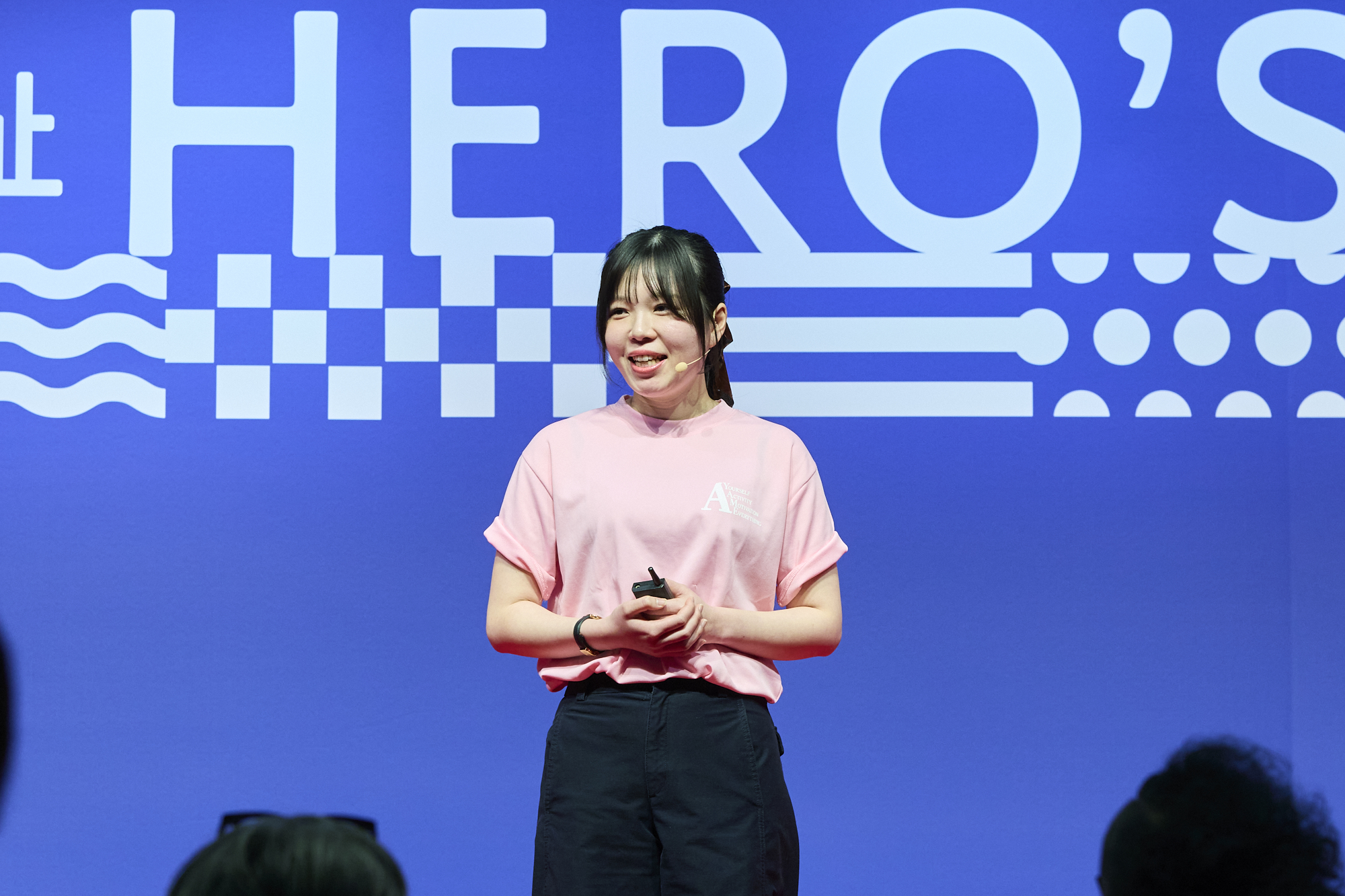 【写真】プレゼンするあおやまさん