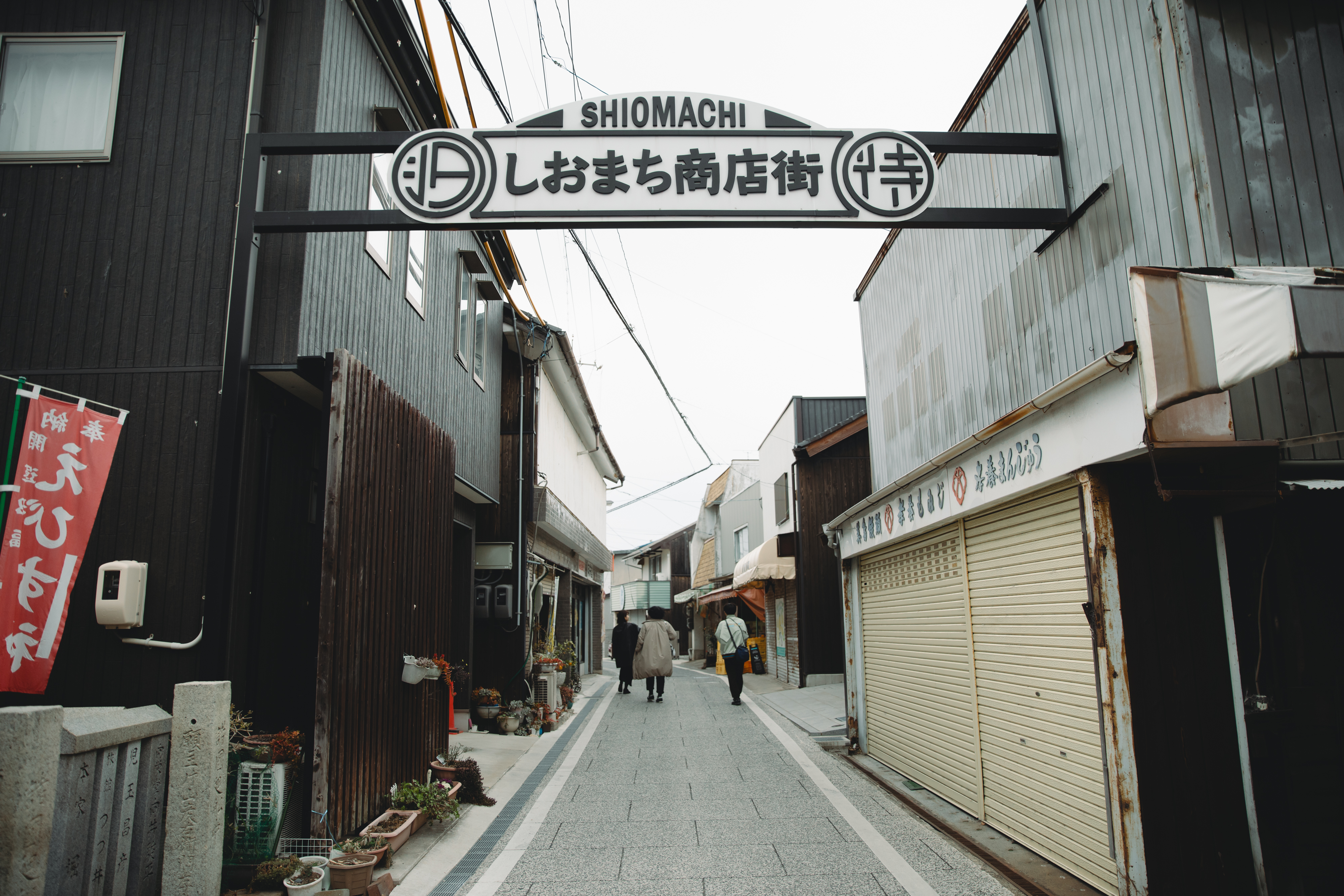 【写真】しおまち商店街をあるく取材チーム