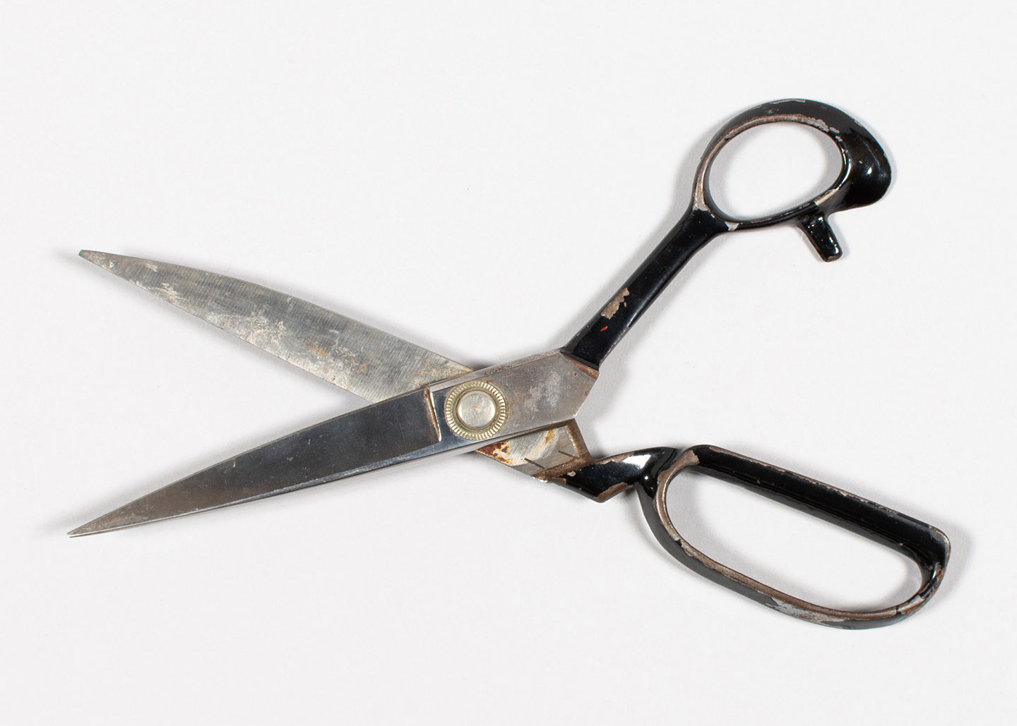 年季の入った裁ちばさみの写真