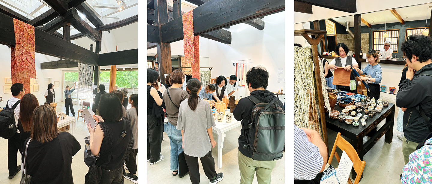 【写真】縦長の写真が3つ並べてある。いずれも展示空間の中に人が集まり、解説する編集部メンバーを囲んでいる