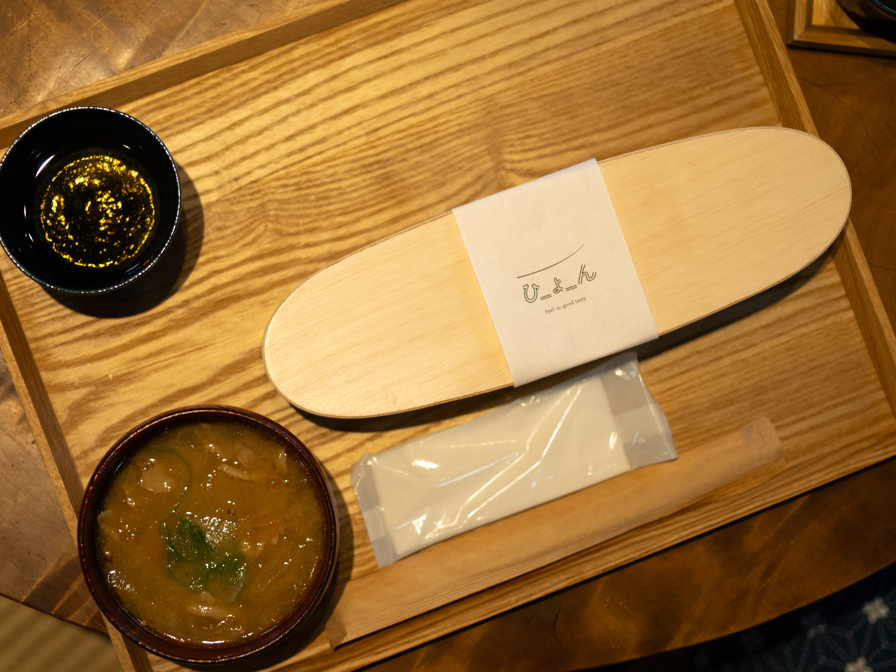 【写真】お盆にのっているわっぱ弁当