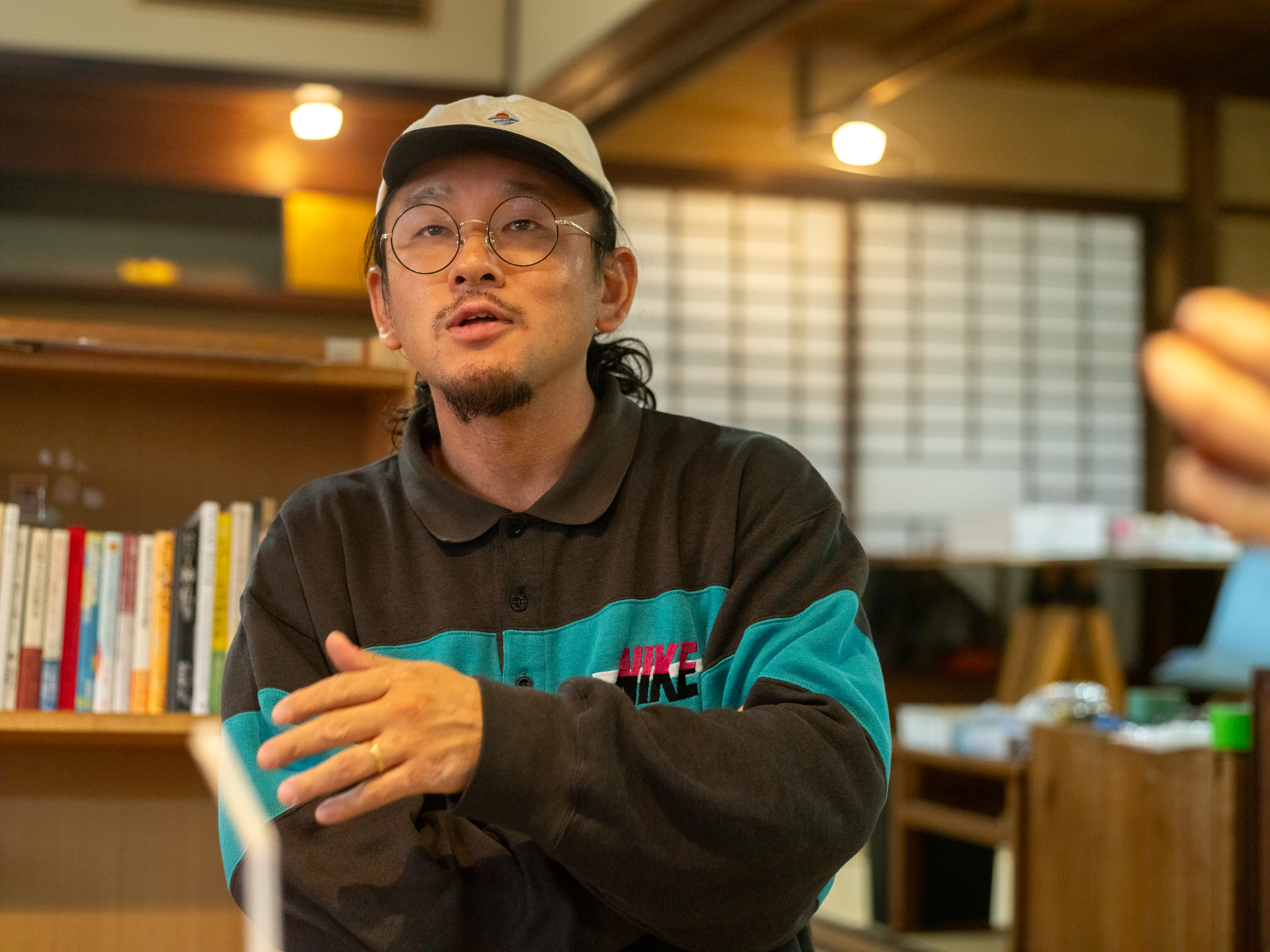 【写真】インタビューにこたえるかわかみさん