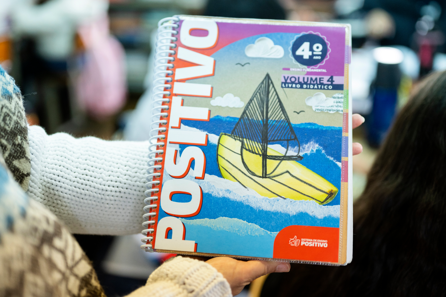 【写真】ポルトガル語のテキスト、表紙にはPOSITIVOの文字