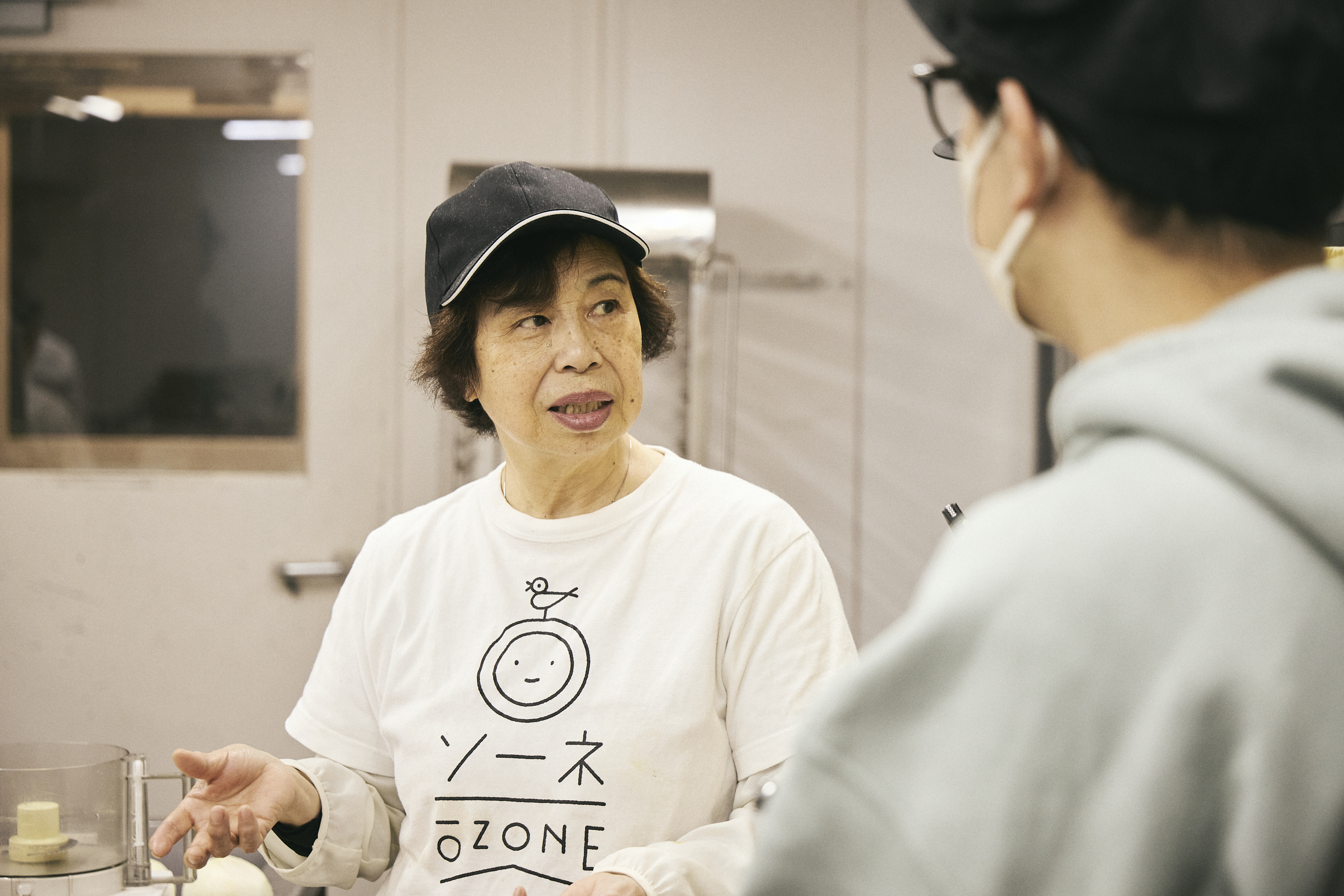 【写真】インタビューにこたえるつぼうちさん