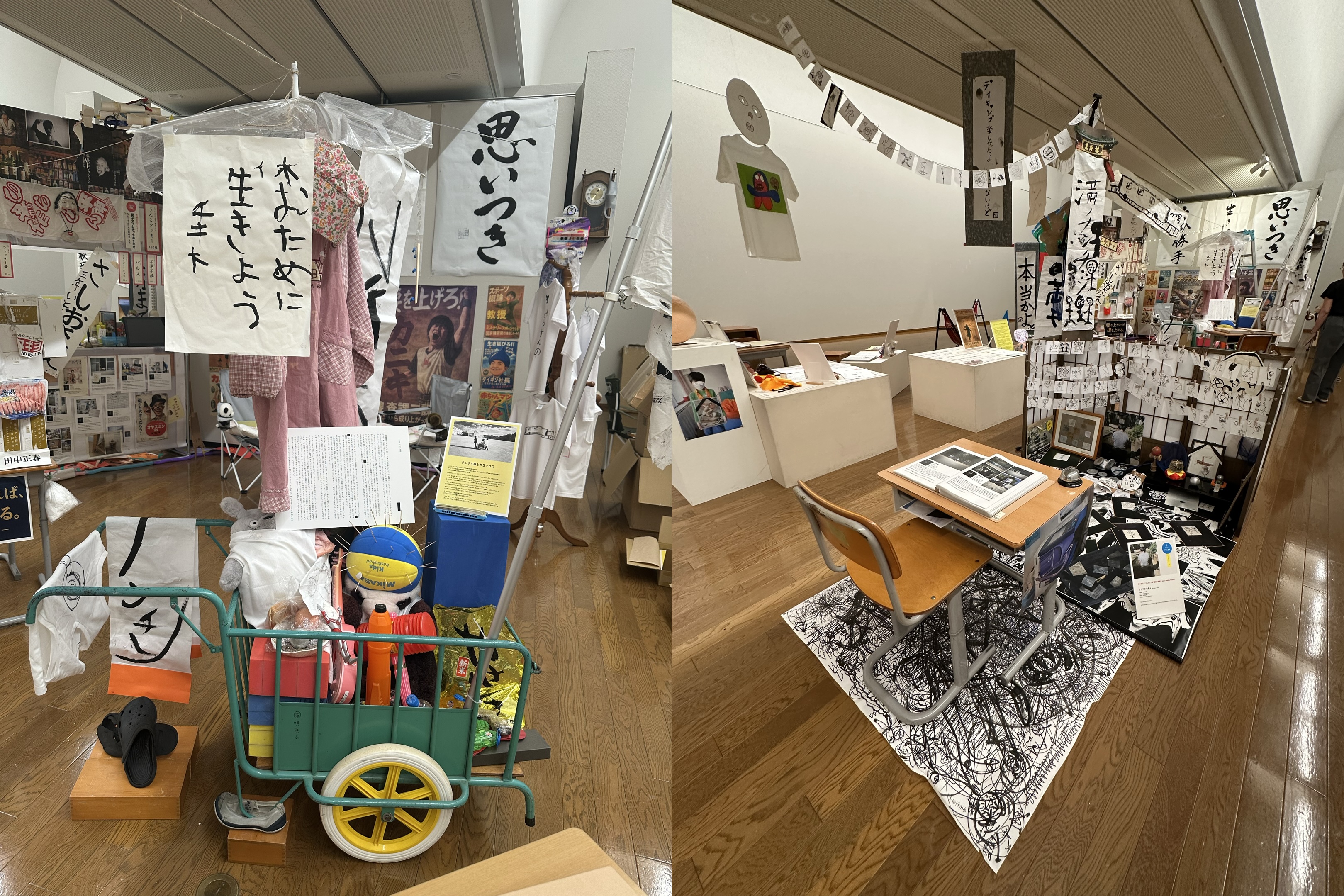 教室の机とイスや習字、制作物などが並べられた展示風景